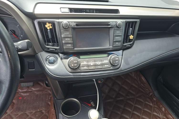 Used Toyota RAV4 2013 2.5L Automatic 4x4 Elite Edition Audio And AC Panel