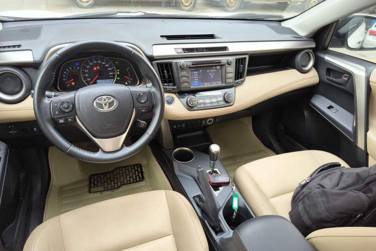 Used Toyota RAV4 2013 2.5L Automatic 4x4 Elite Edition Audio And AC Panel
