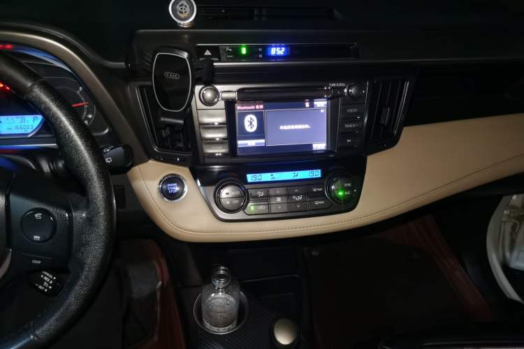 Used Toyota RAV4 2013 2.5L Automatic 4x4 Elite Edition Audio And AC Panel