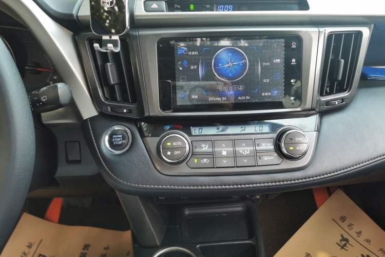 Used Toyota RAV4 2013 2.5L Automatic 4x4 Elite Edition Audio And AC Panel