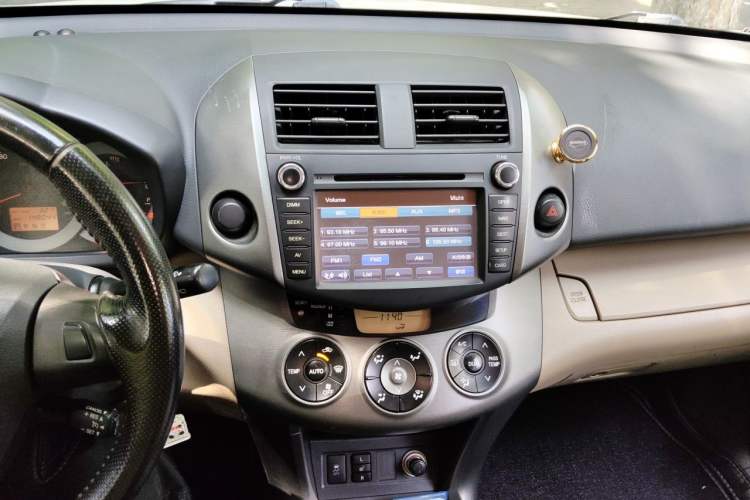 Used Toyota RAV4 2013 Special Edition 2.0L Automatic Elite Audio And AC Panel