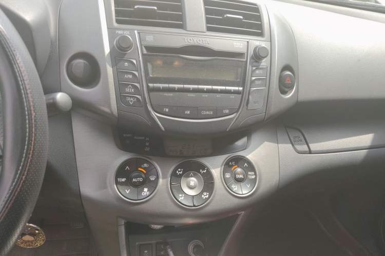 Used Toyota RAV4 2013 Special Edition 2.0L Automatic Elite Audio And AC Panel
