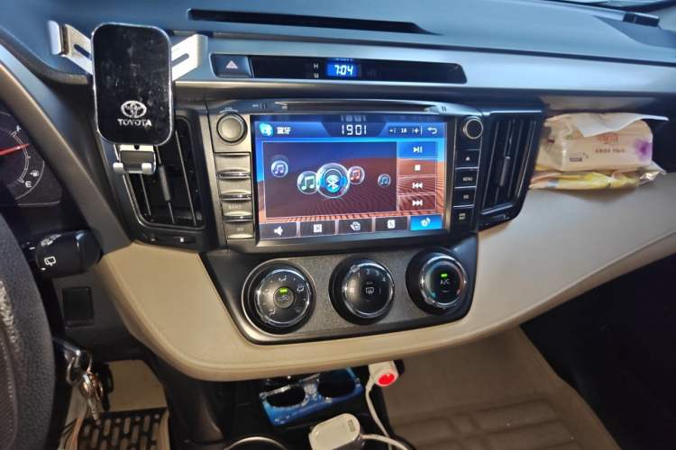 Used Toyota RAV4 2013 2.0L CVT Two-Wheel Drive Urban Edition Audio And AC Panel