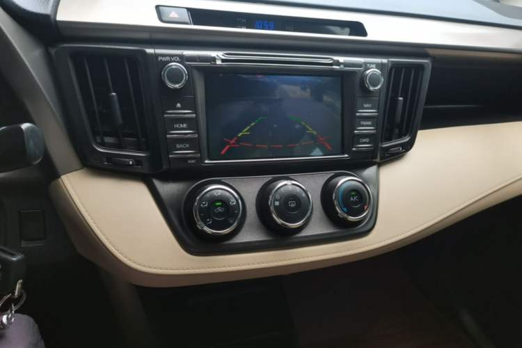 Used Toyota RAV4 2013 2.0L CVT Two-Wheel Drive Urban Edition Audio And AC Panel
