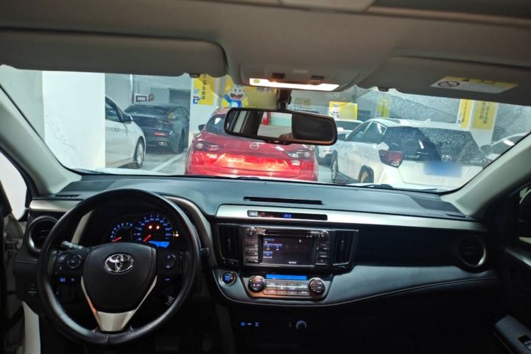 Used Toyota RAV4 2013 2.5L Automatic 4x4 Elite Edition Center Console