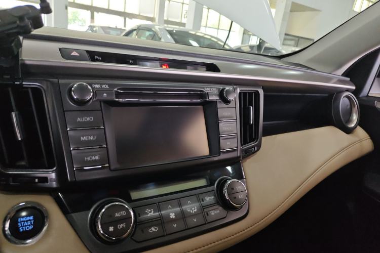 Used Toyota RAV4 2013 2.0L CVT Four-Wheel Drive New Edition Center Console