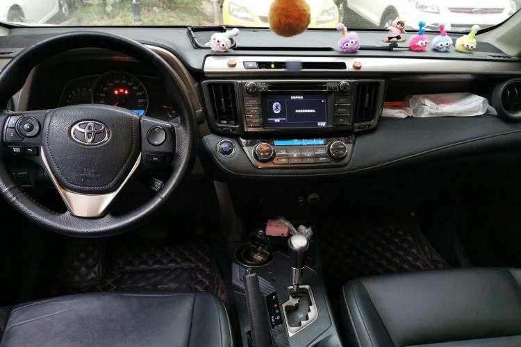 Used Toyota RAV4 2013 2.5L Automatic 4x4 Elite Edition Center Console