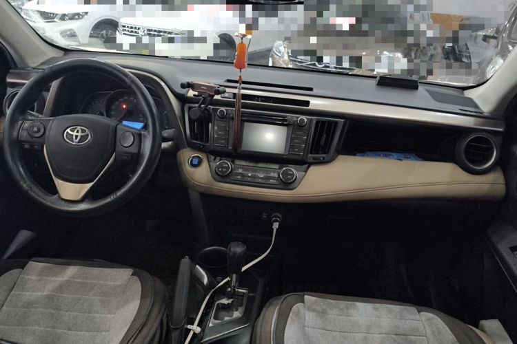 Used Toyota RAV4 2013 2.5L Automatic 4x4 Elite Edition Center Console