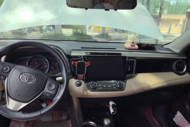 Used Toyota RAV4 2013 2.0L CVT Four-Wheel Drive New Edition Center Console