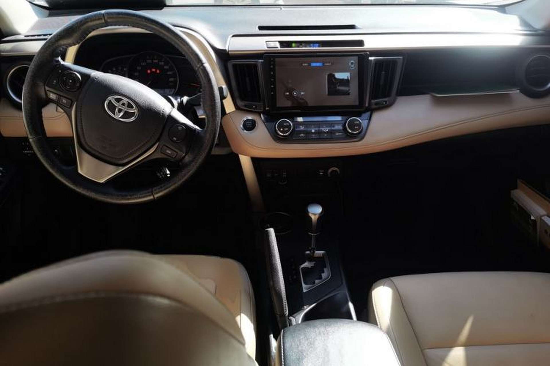 Used Toyota RAV4 2013 2.5L Automatic 4x4 Elite Edition Center Console
