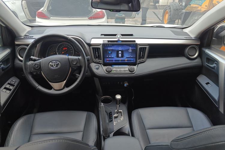 Used Toyota RAV4 2013 2.5L Automatic 4x4 Luxury Edition Center Console