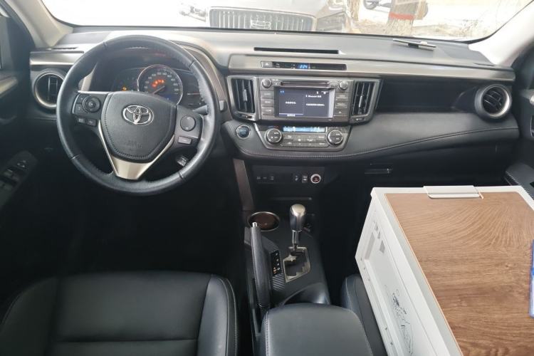 Used Toyota RAV4 2013 2.0L CVT Four-Wheel Drive New Edition Center Console