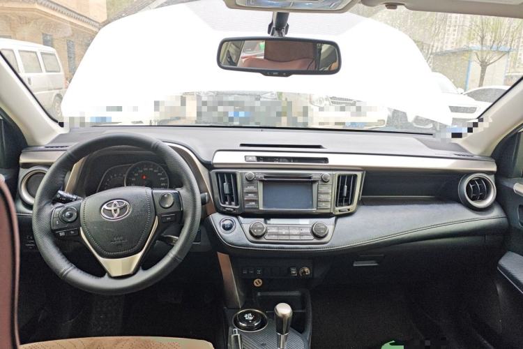 Used Toyota RAV4 2013 2.5L Automatic 4x4 Elite Edition Center Console