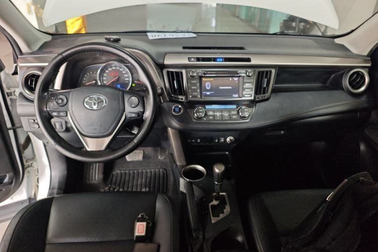 Used Toyota RAV4 2013 2.5L Automatic 4x4 Luxury Edition Center Console