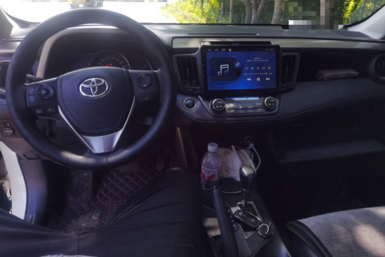 Used Toyota RAV4 2013 2.5L Automatic 4x4 Elite Edition Center Console