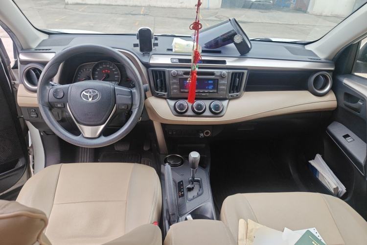 Used Toyota RAV4 2013 2.0L CVT Two-Wheel Drive Urban Edition Center Console