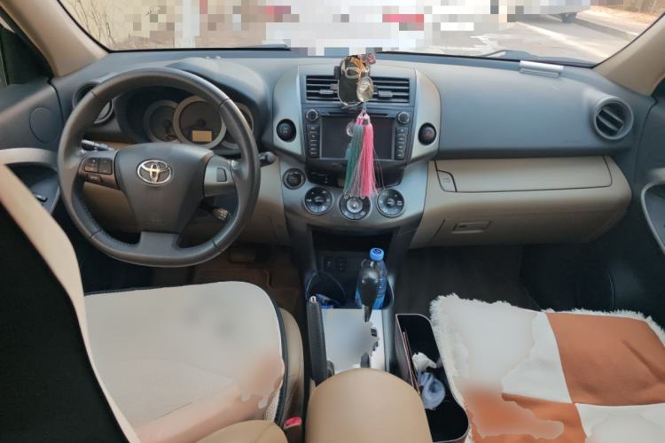 Used Toyota RAV4 2013 Special Edition 2.4L Automatic 4x4 Prestige Center Console