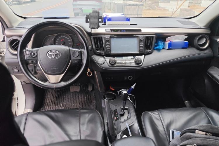 Used Toyota RAV4 2013 2.0L CVT Four-Wheel Drive Fashion Edition Center Console