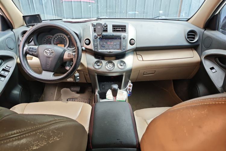 Used Toyota RAV4 2013 Special Edition 2.0L Automatic Classic Center Console