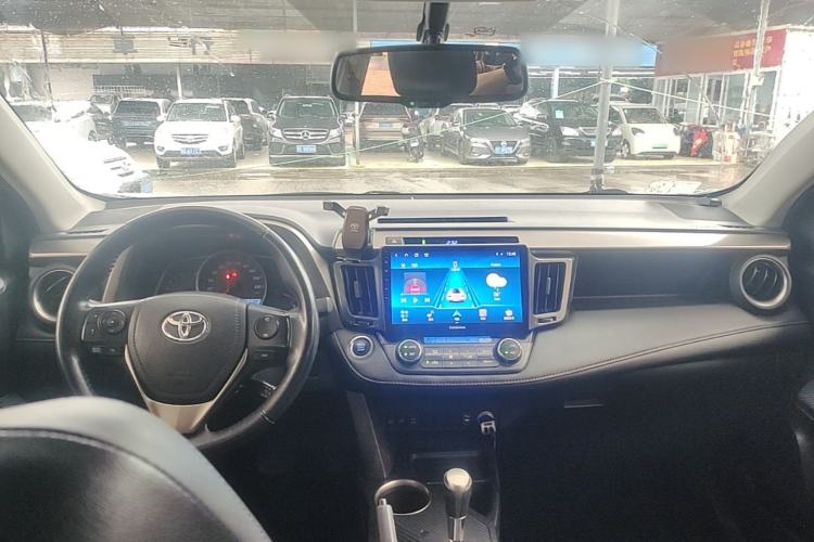 Used Toyota RAV4 2013 2.5L Automatic 4x4 Elite Edition Center Console
