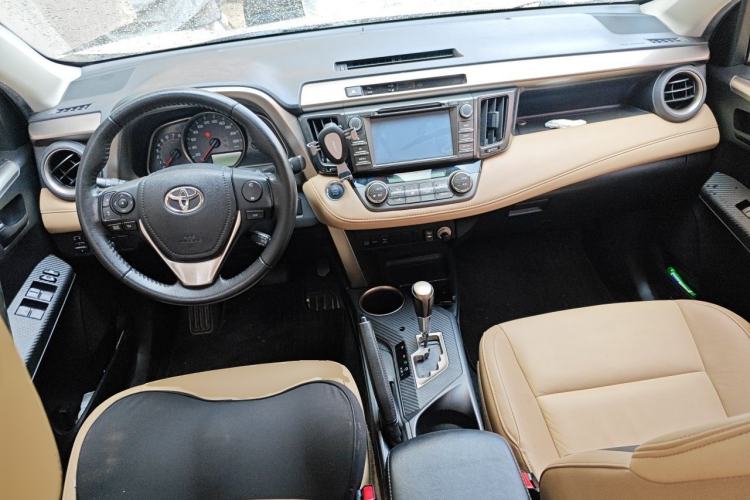 Used Toyota RAV4 2013 2.5L Automatic 4x4 Elite Edition Center Console