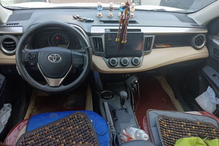 Used Toyota RAV4 2013 2.0L CVT Two-Wheel Drive Urban Edition Center Console