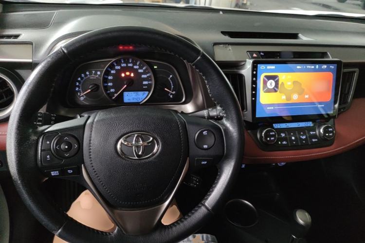 Used Toyota RAV4 2013 2.5L Automatic 4x4 Elite Edition Center Console