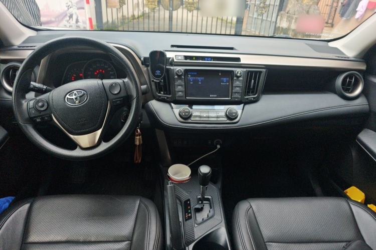 Used Toyota RAV4 2013 2.0L CVT Four-Wheel Drive Fashion Edition Center Console