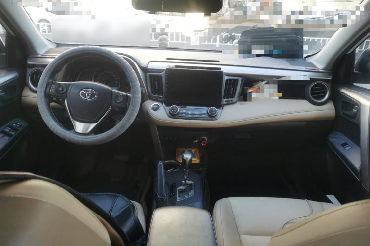 Used Toyota RAV4 2013 2.5L Automatic 4x4 Elite Edition Center Console
