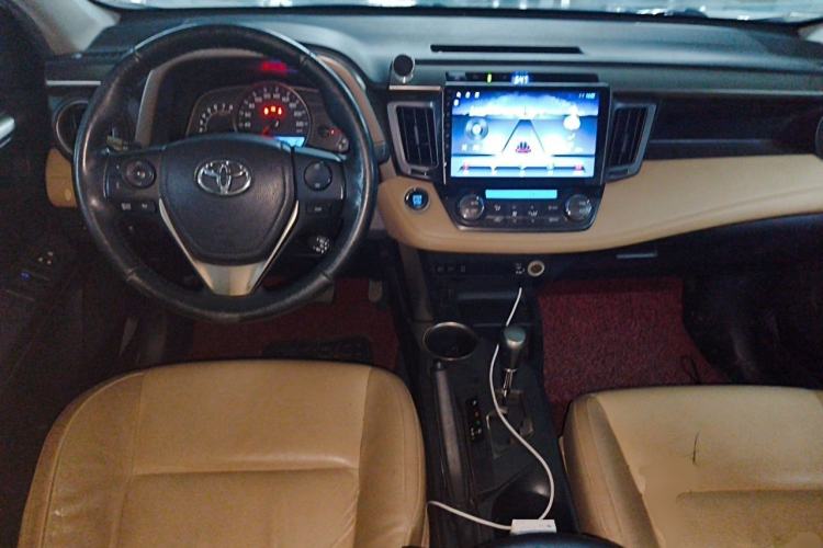 Used Toyota RAV4 2013 2.5L Automatic 4x4 Elite Edition Center Console