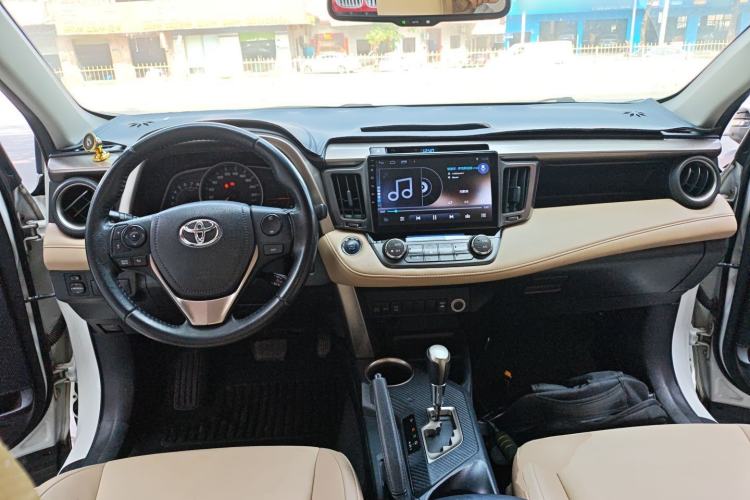 Used Toyota RAV4 2013 2.5L Automatic 4x4 Elite Edition Center Console