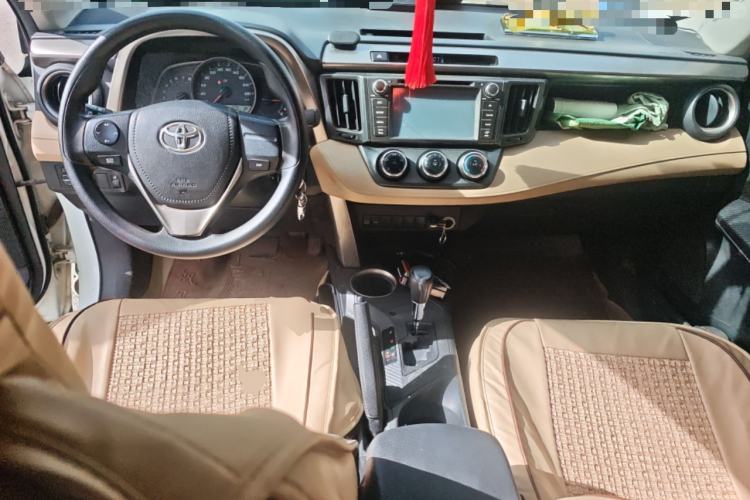 Used Toyota RAV4 2013 2.0L CVT Two-Wheel Drive Urban Edition Center Console