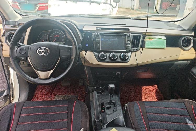 Used Toyota RAV4 2013 2.0L CVT Two-Wheel Drive Urban Edition Center Console
