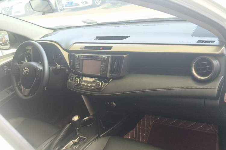 Used Toyota RAV4 2013 2.0L CVT Four-Wheel Drive New Edition Center Console