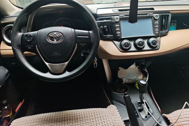 Used Toyota RAV4 2013 2.0L CVT Two-Wheel Drive Urban Edition Center Console
