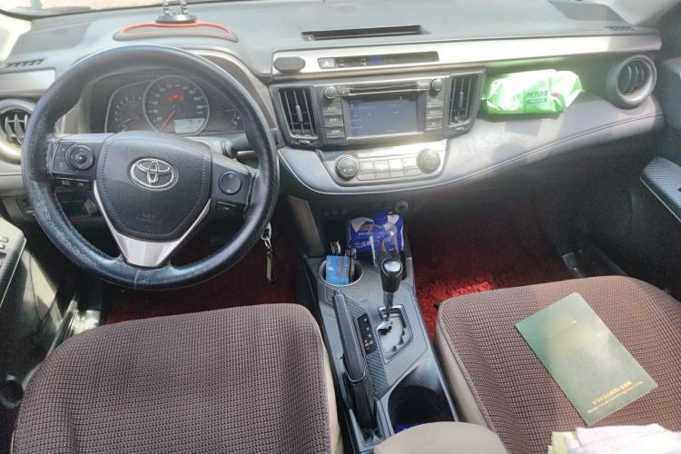 Used Toyota RAV4 2013 2.0L CVT Four-Wheel Drive Fashion Edition Center Console