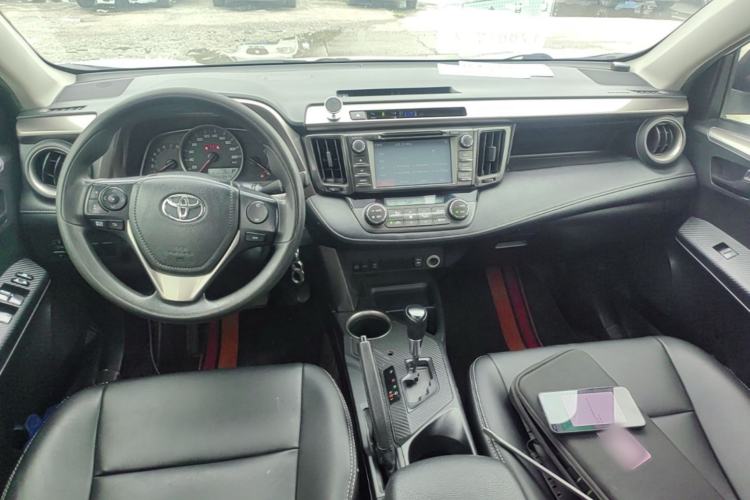 Used Toyota RAV4 2013 2.0L CVT Four-Wheel Drive Fashion Edition Center Console