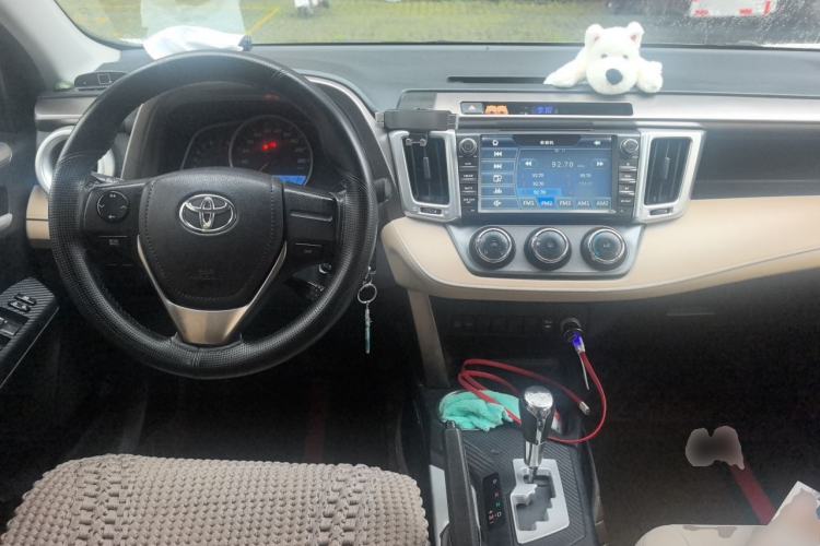 Used Toyota RAV4 2013 2.0L CVT Two-Wheel Drive Urban Edition Center Console
