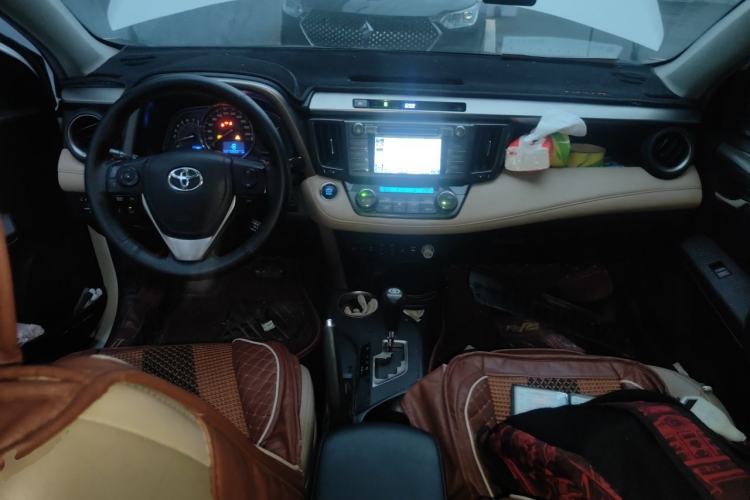 Used Toyota RAV4 2013 2.5L Automatic 4x4 Prestige Edition Center Console
