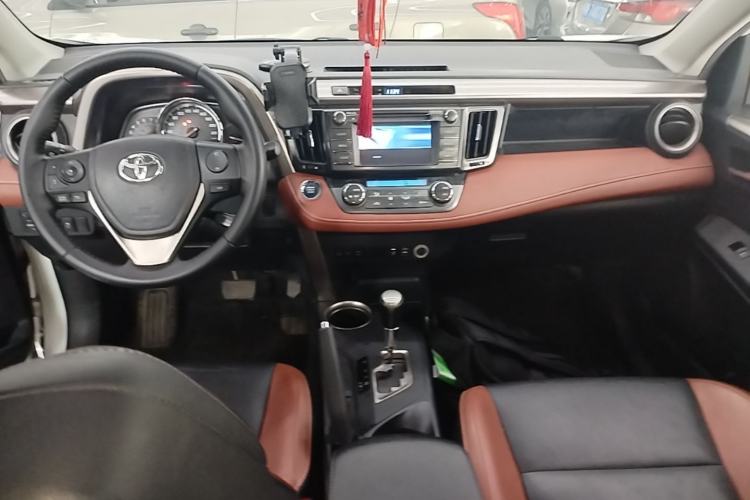 Used Toyota RAV4 2013 2.5L Automatic 4x4 Luxury Edition Center Console