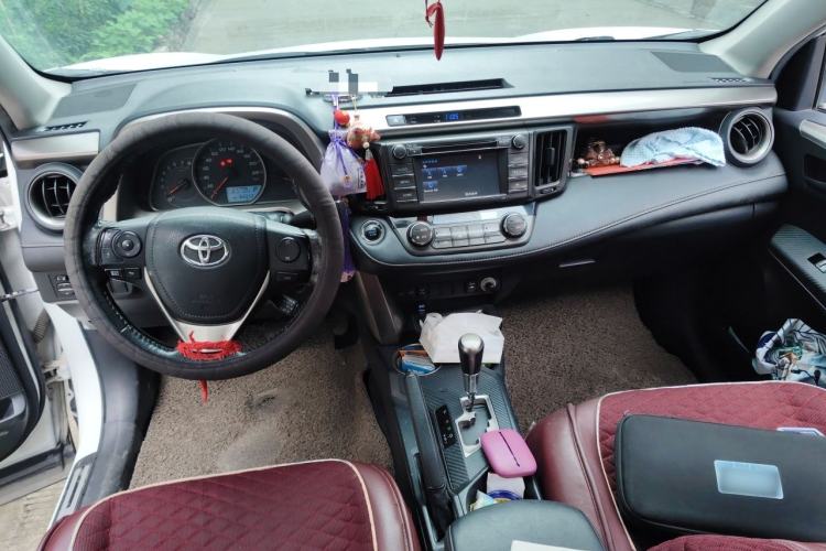 Used Toyota RAV4 2013 2.5L Automatic 4x4 Elite Edition Center Console
