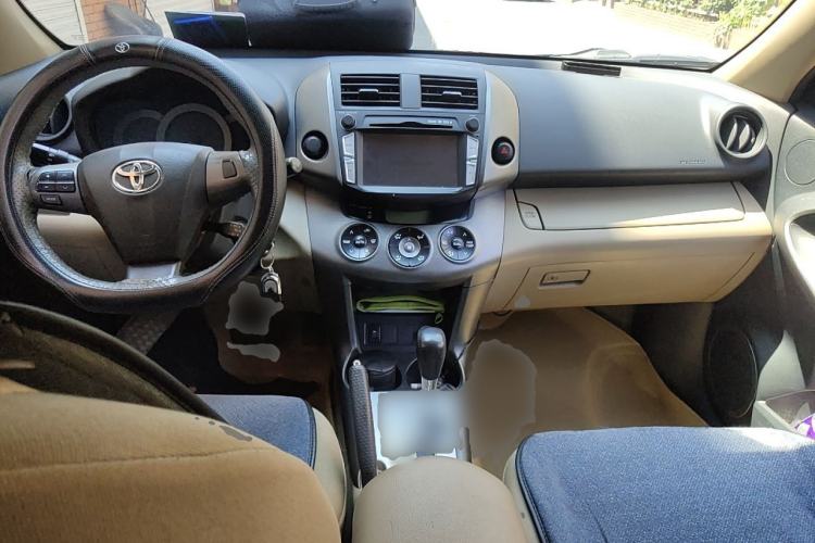Used Toyota RAV4 2013 Special Edition 2.0L Automatic Classic Center Console