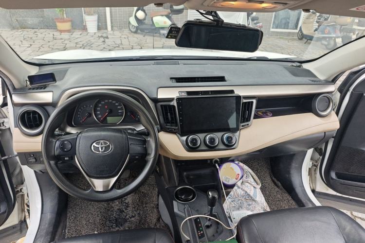 Used Toyota RAV4 2013 2.0L CVT Two-Wheel Drive Urban Edition Center Console