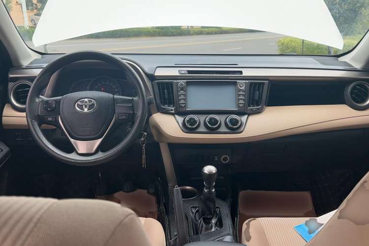 Used Toyota RAV4 2013 2.0L Manual Two-Wheel Drive Urban Edition Center Console