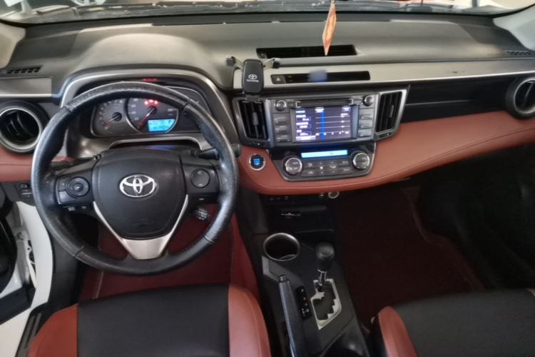 Used Toyota RAV4 2013 2.5L Automatic 4x4 Elite Edition Center Console