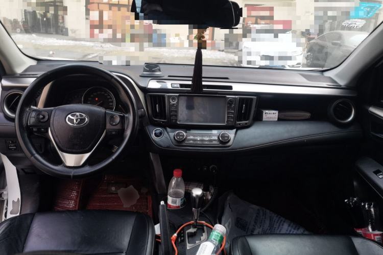 Used Toyota RAV4 2013 2.5L Automatic 4x4 Luxury Edition Center Console