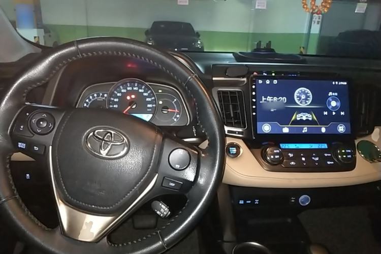 Used Toyota RAV4 2013 2.5L Automatic 4x4 Elite Edition Center Console