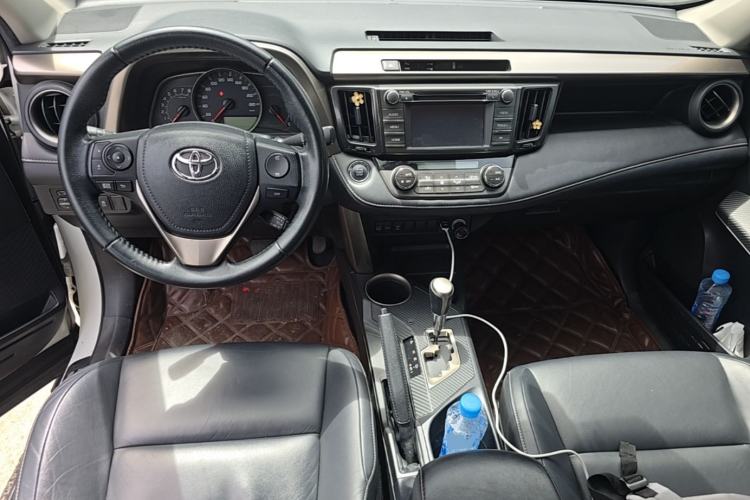 Used Toyota RAV4 2013 2.5L Automatic 4x4 Elite Edition Center Console