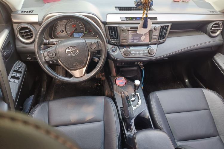 Used Toyota RAV4 2013 2.5L Automatic 4x4 Elite Edition Center Console