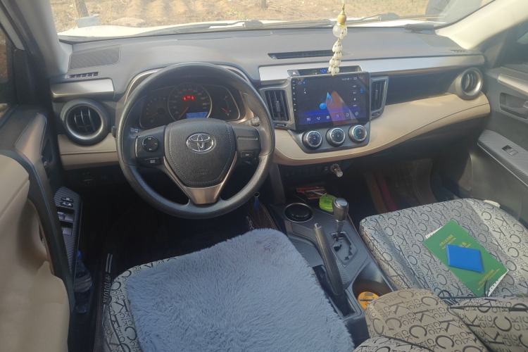 Used Toyota RAV4 2013 2.0L CVT Two-Wheel Drive Urban Edition Center Console